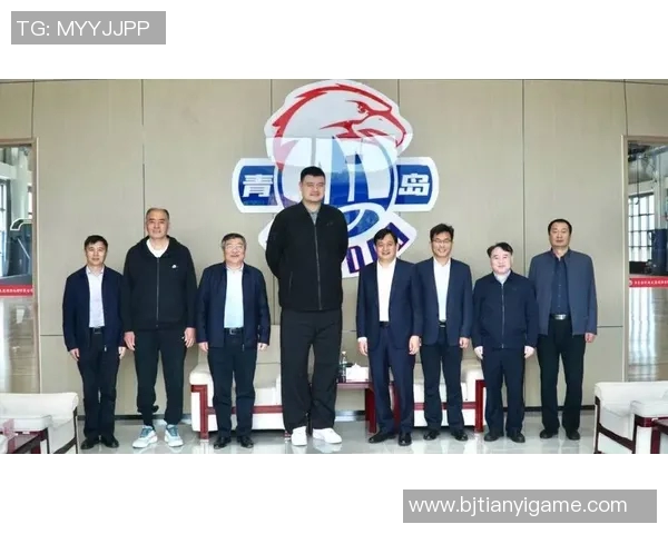 雅尼斯与姚明的篮球传奇:从教练到球员的深厚友谊与合作之路 雅尼斯与姚明的篮球传奇:从教练到球员的深厚友谊与合作之路