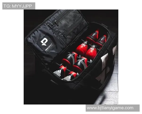 男士足球明星手包品牌推荐时尚与运动完美结合的选择 男士足球明星手包品牌推荐时尚与运动完美结合的选择