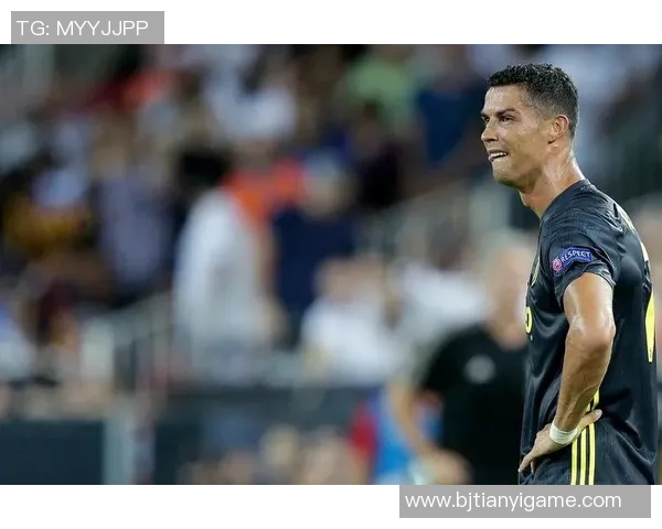 足球明星高清照片集锦展现足坛风采与荣耀瞬间的视觉盛宴 足球明星高清照片集锦展现足坛风采与荣耀瞬间的视觉盛宴