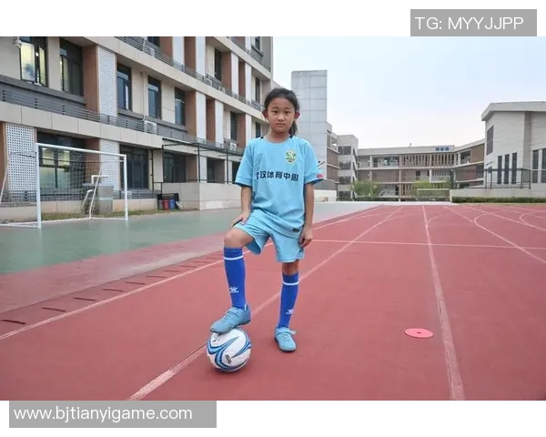 时尚与运动结合足球明星服装推荐让女生魅力四射