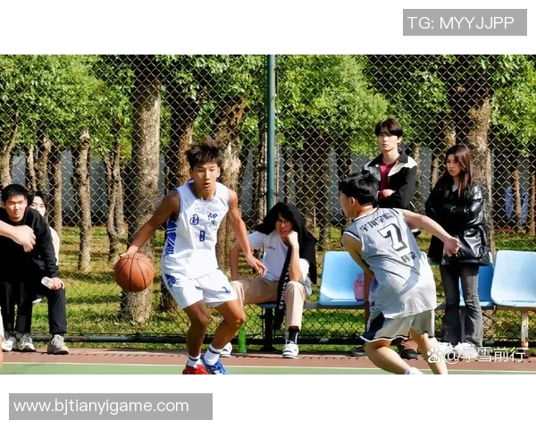 大学篮球场的全明星球员们如何在赛场上书写青春的传奇与梦想